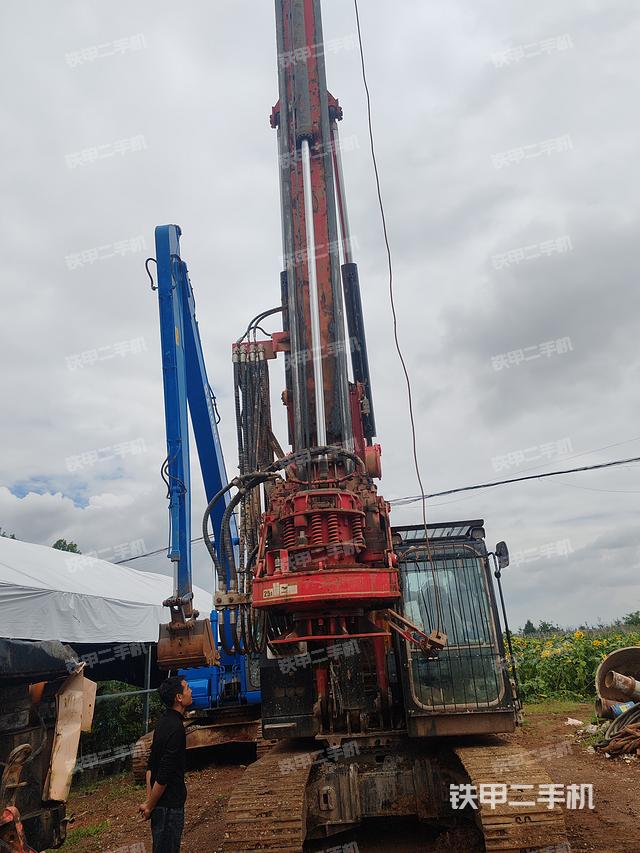 整機(jī)右側(cè)(設(shè)備外觀及核心部件) 整機(jī)右側(cè)(設(shè)備外觀及核心部件)