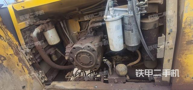 液壓泵艙室正面整體(整機(jī)外觀) 液壓泵艙室正面整體(整機(jī)外觀)
