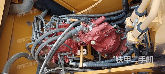 回转马达和主控阀（整机外观）