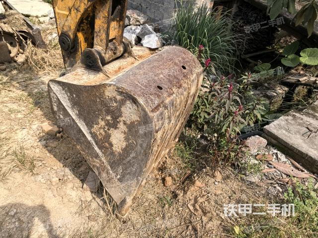鏟斗右后整體(工作和回轉(zhuǎn)裝置) 鏟斗右后整體(工作和回轉(zhuǎn)裝置)