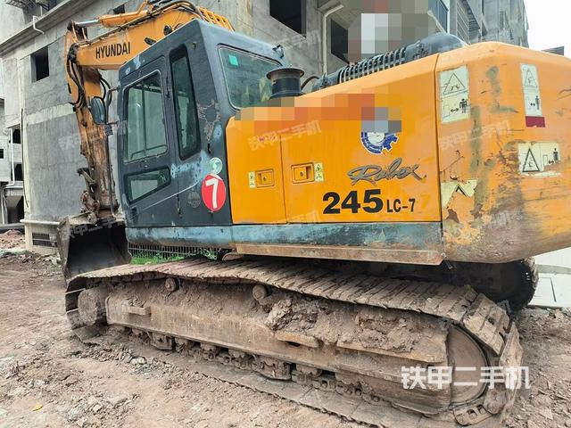 现代R225LC-7挖掘机