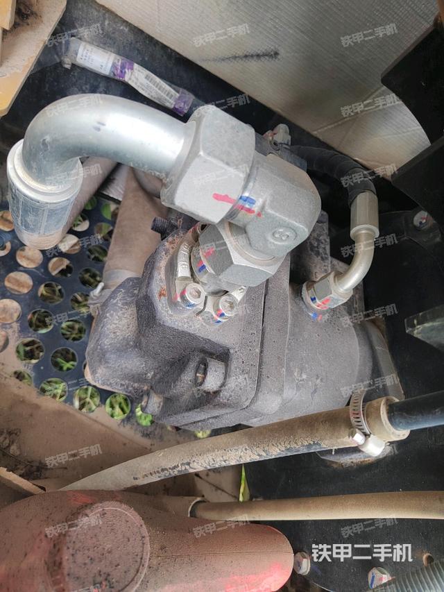 液壓泵艙室正面整體(整機(jī)外觀) 液壓泵艙室正面整體(整機(jī)外觀)