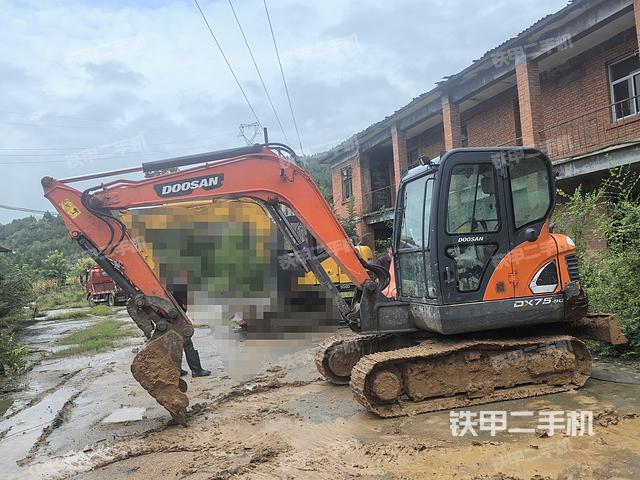 斗山DX55-9C挖掘机