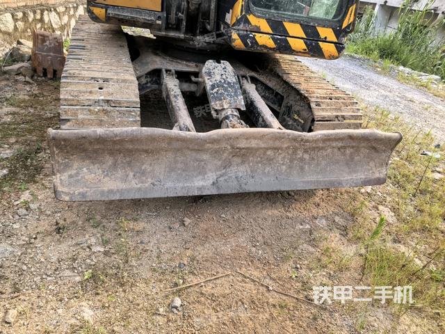 轉(zhuǎn)盤(pán)和下車(chē)架正前（工作和回轉(zhuǎn)裝置）