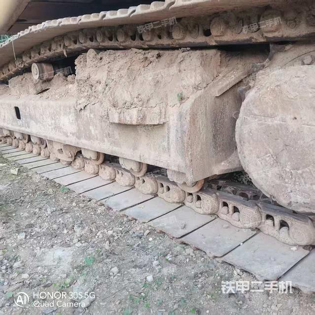單側(cè)履帶整體(整機外觀) 單側(cè)履帶整體(整機外觀)