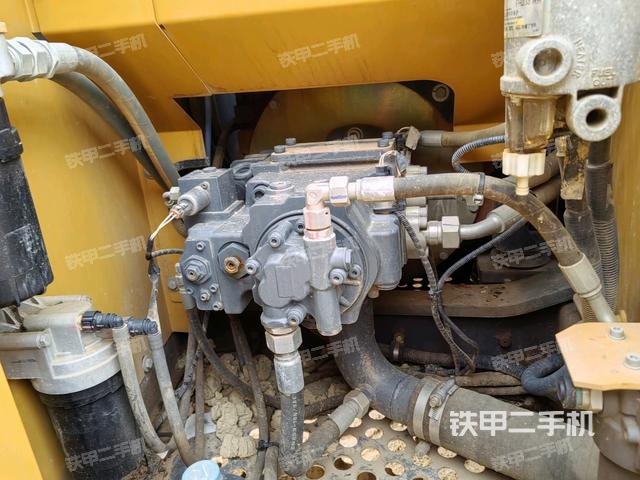 液壓泵艙室正面整體(整機(jī)外觀) 液壓泵艙室正面整體(整機(jī)外觀)
