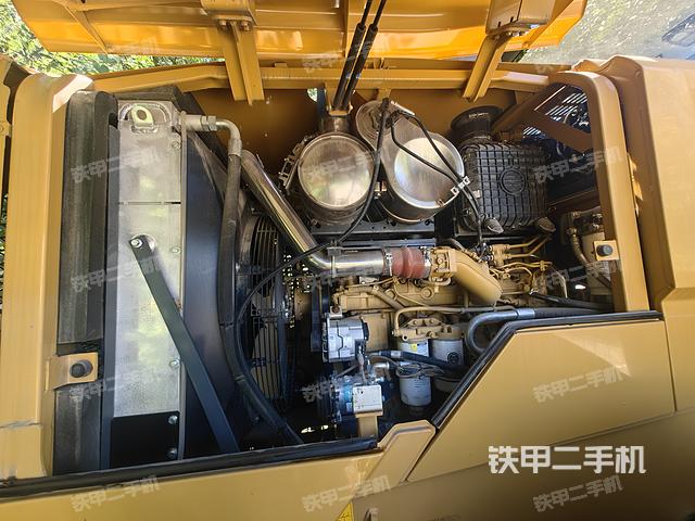 發(fā)動(dòng)機(jī)右側(cè)(整機(jī)外觀及大件) 發(fā)動(dòng)機(jī)右側(cè)(整機(jī)外觀及大件)