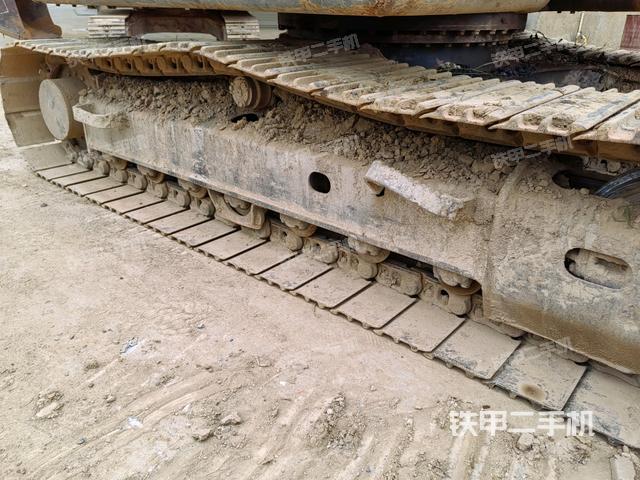 单侧履带整体(整机外观) 单侧履带整体(整机外观)