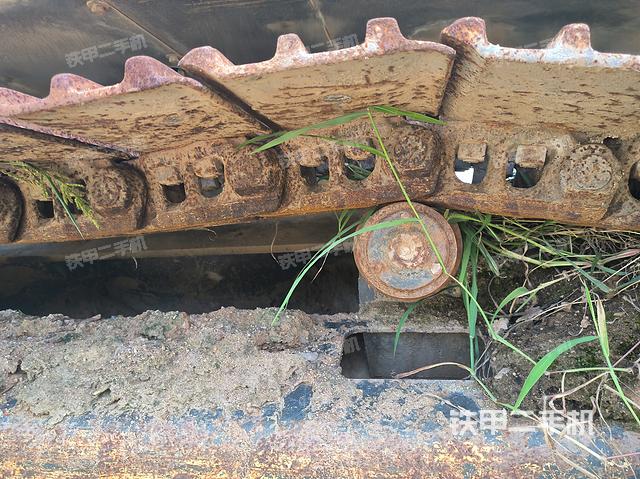 單側(cè)履帶整體(整機(jī)外觀) 單側(cè)履帶整體(整機(jī)外觀)