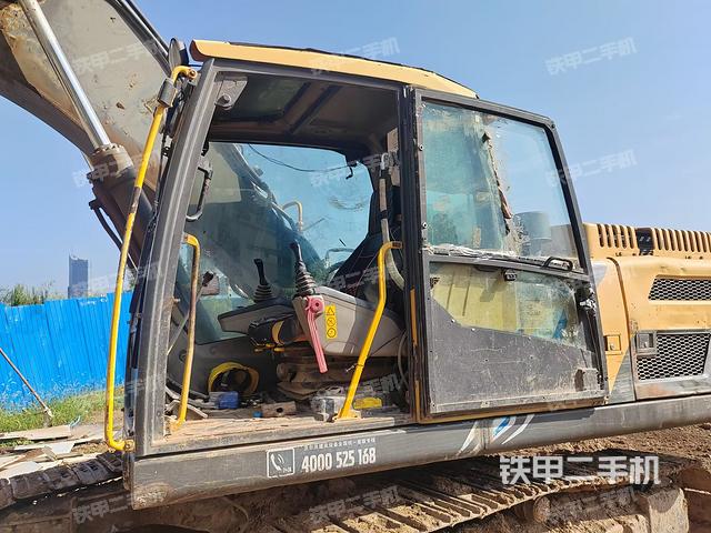 驾驶室整体(整机外观) 驾驶室整体(整机外观)