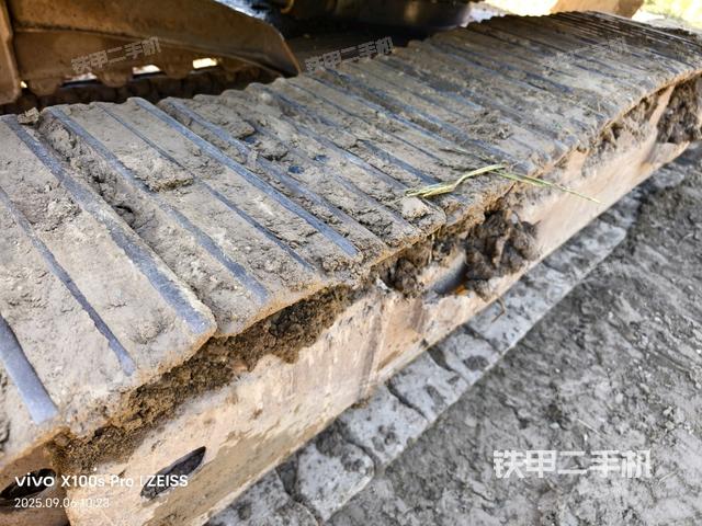 單側履帶整體(整機外觀) 單側履帶整體(整機外觀)