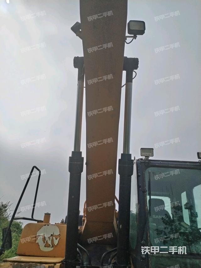 大臂油缸整體?豎拍(工作和回轉裝置) 大臂油缸整體?豎拍(工作和回轉裝置)
