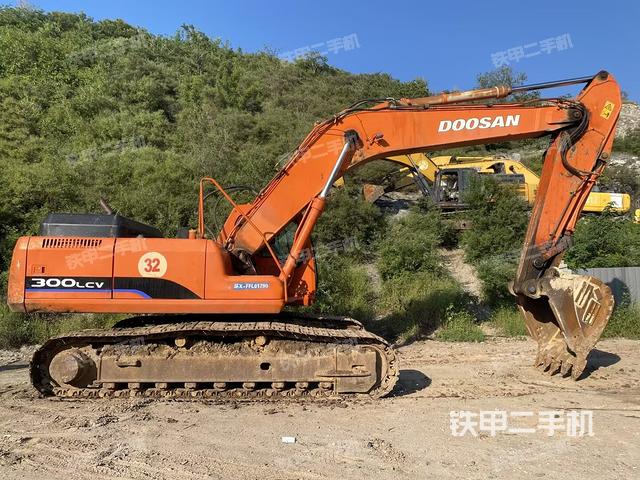 整机右后45°(整机外观) 整机右后45°(整机外观)