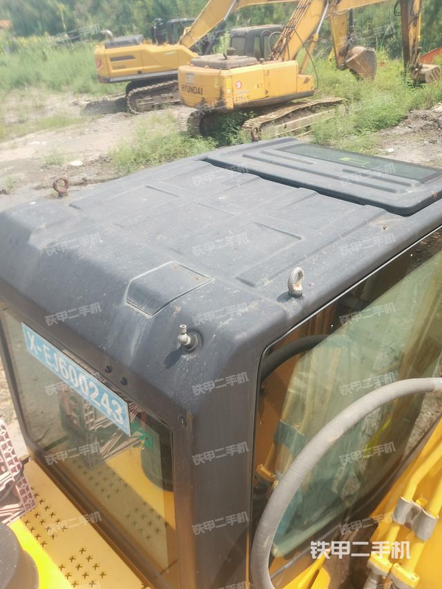 驾驶室顶部（整机外观）