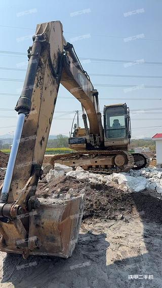 卡特彼勒320D2GC挖掘机实拍图片