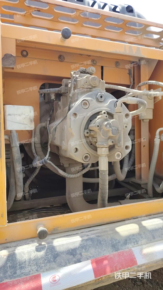 回轉(zhuǎn)馬達和主控閥（整機外觀）