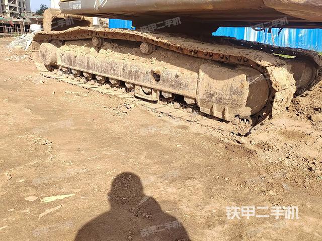 单侧履带整体(整机外观) 单侧履带整体(整机外观)