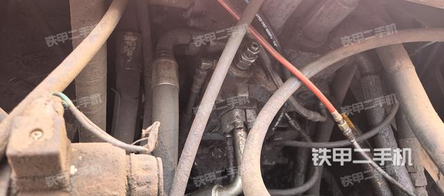 回转马达和主控阀（整机外观）