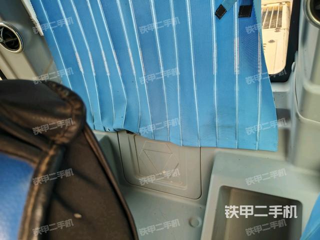 左后方玻璃角標(駕駛室部分) 左后方玻璃角標(駕駛室部分)