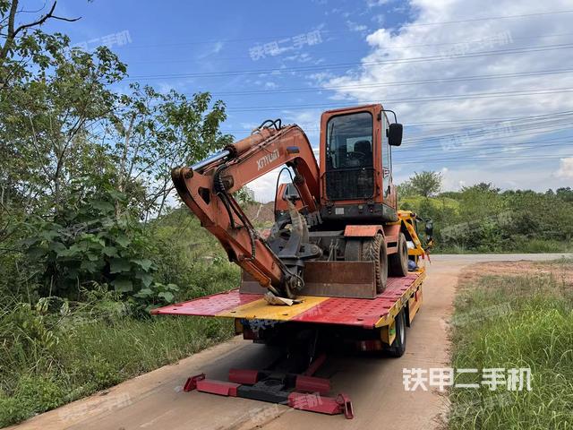 新源XY75W-8T挖掘机