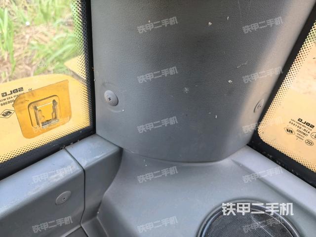 后窗玻璃角标（驾驶室部分）