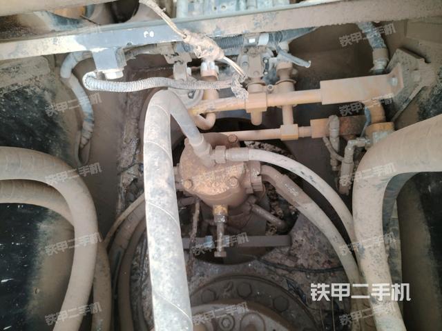 中央回轉接頭特寫(上車部件) 中央回轉接頭特寫(上車部件)