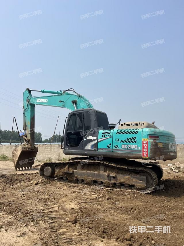 神钢SK260LC-8挖掘机