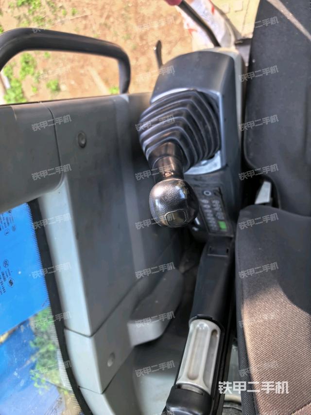 座椅左侧控制台/音响/含左手柄（驾驶室部分）