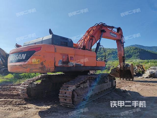 整機(jī)右后45°(整機(jī)外觀) 整機(jī)右后45°(整機(jī)外觀)