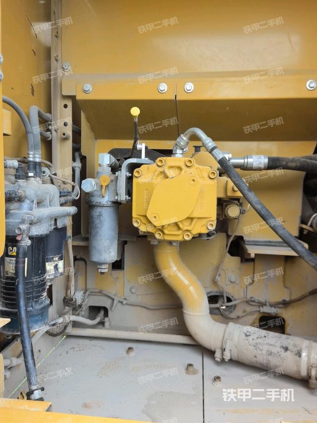 液壓泵艙室正面整體(整機外觀) 液壓泵艙室正面整體(整機外觀)