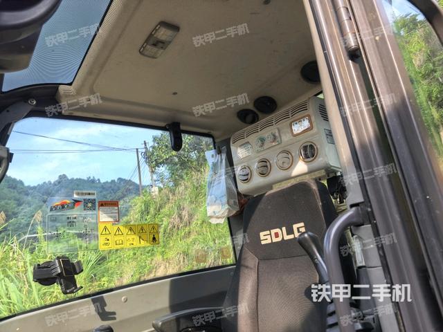 座椅右侧控制台/钥匙门/油门/含右手柄（驾驶室部分）