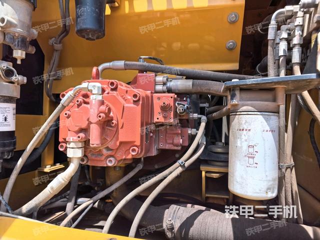 液壓泵斜45?右(大件艙室) 液壓泵斜45?右(大件艙室)