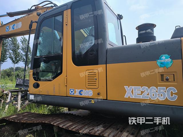 駕駛室頂部(整機(jī)外觀) 駕駛室頂部(整機(jī)外觀)