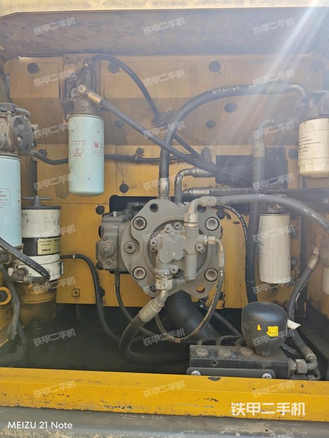 液壓泵艙室正面整體(整機(jī)外觀) 液壓泵艙室正面整體(整機(jī)外觀)