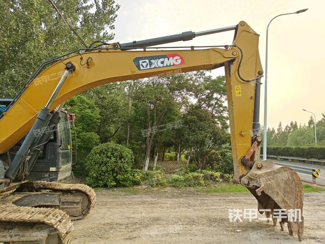 大臂背部俯視(工作和回轉(zhuǎn)裝置) 大臂背部俯視(工作和回轉(zhuǎn)裝置)