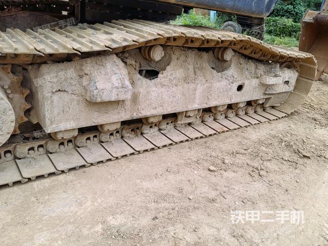 单侧履带整体(整机外观) 单侧履带整体(整机外观)
