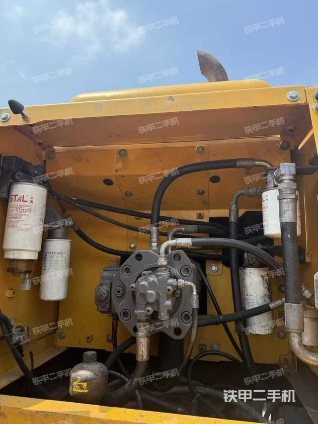 液壓泵艙室正面整體(整機(jī)外觀) 液壓泵艙室正面整體(整機(jī)外觀)