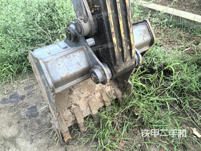 鏟斗右后整體(工作和回轉(zhuǎn)裝置) 鏟斗右后整體(工作和回轉(zhuǎn)裝置)