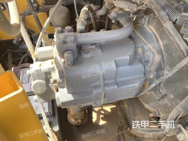液壓泵艙室正面整體(整機外觀) 液壓泵艙室正面整體(整機外觀)