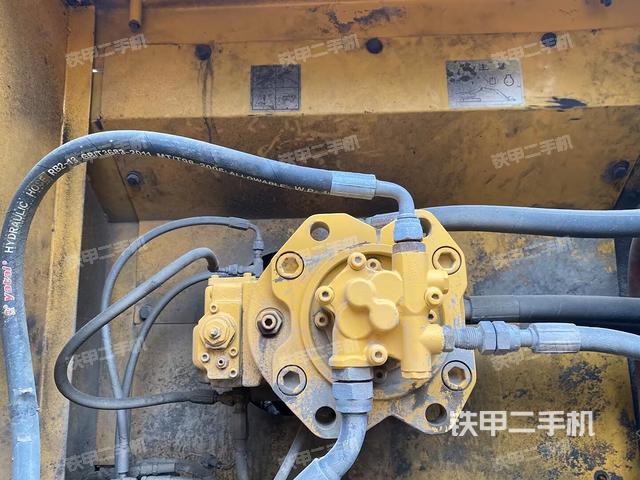 液壓泵艙室正面整體(整機(jī)外觀) 液壓泵艙室正面整體(整機(jī)外觀)