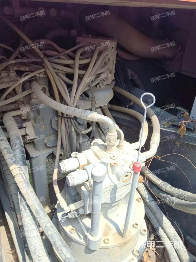 回转马达和主控阀（整机外观）