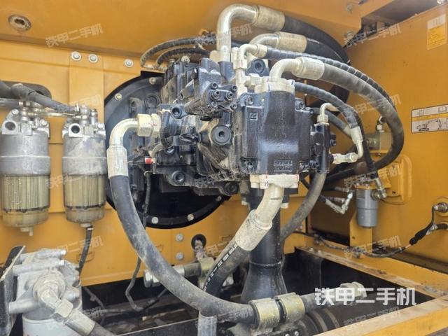 液壓泵艙室正面整體(整機外觀) 液壓泵艙室正面整體(整機外觀)