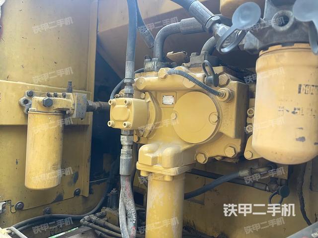 液壓泵艙室正面整體(整機(jī)外觀) 液壓泵艙室正面整體(整機(jī)外觀)