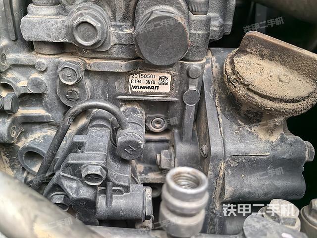 液壓泵艙室正面整體(整機(jī)外觀) 液壓泵艙室正面整體(整機(jī)外觀)