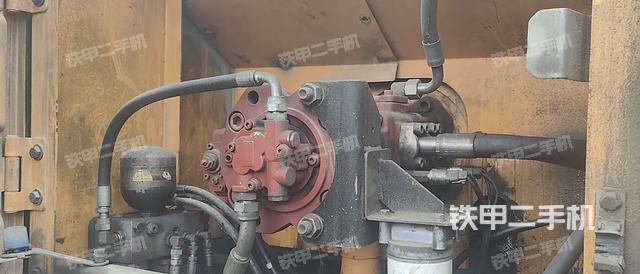 液壓泵艙室正面整體(整機(jī)外觀) 液壓泵艙室正面整體(整機(jī)外觀)