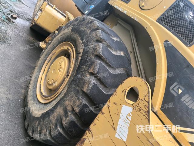 前轮左侧减震块连接及部件(压路机前后车架) 前轮左侧减震块连接及部件(压路机前后车架)