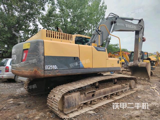 整機(jī)右后45°(整機(jī)外觀) 整機(jī)右后45°(整機(jī)外觀)
