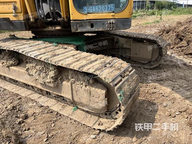 單側(cè)履帶整體(整機外觀) 單側(cè)履帶整體(整機外觀)