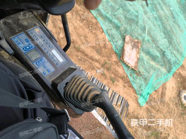 后窗玻璃角標(駕駛室部分) 后窗玻璃角標(駕駛室部分)