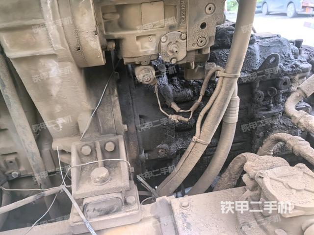 分动箱或变速箱(压路机发动机舱) 分动箱或变速箱(压路机发动机舱)